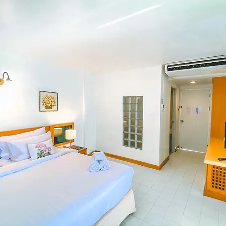 Nern Chalet Beachfront Hotel Hua Hin Exterior photo