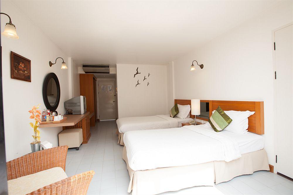 Nern Beachfront Отель