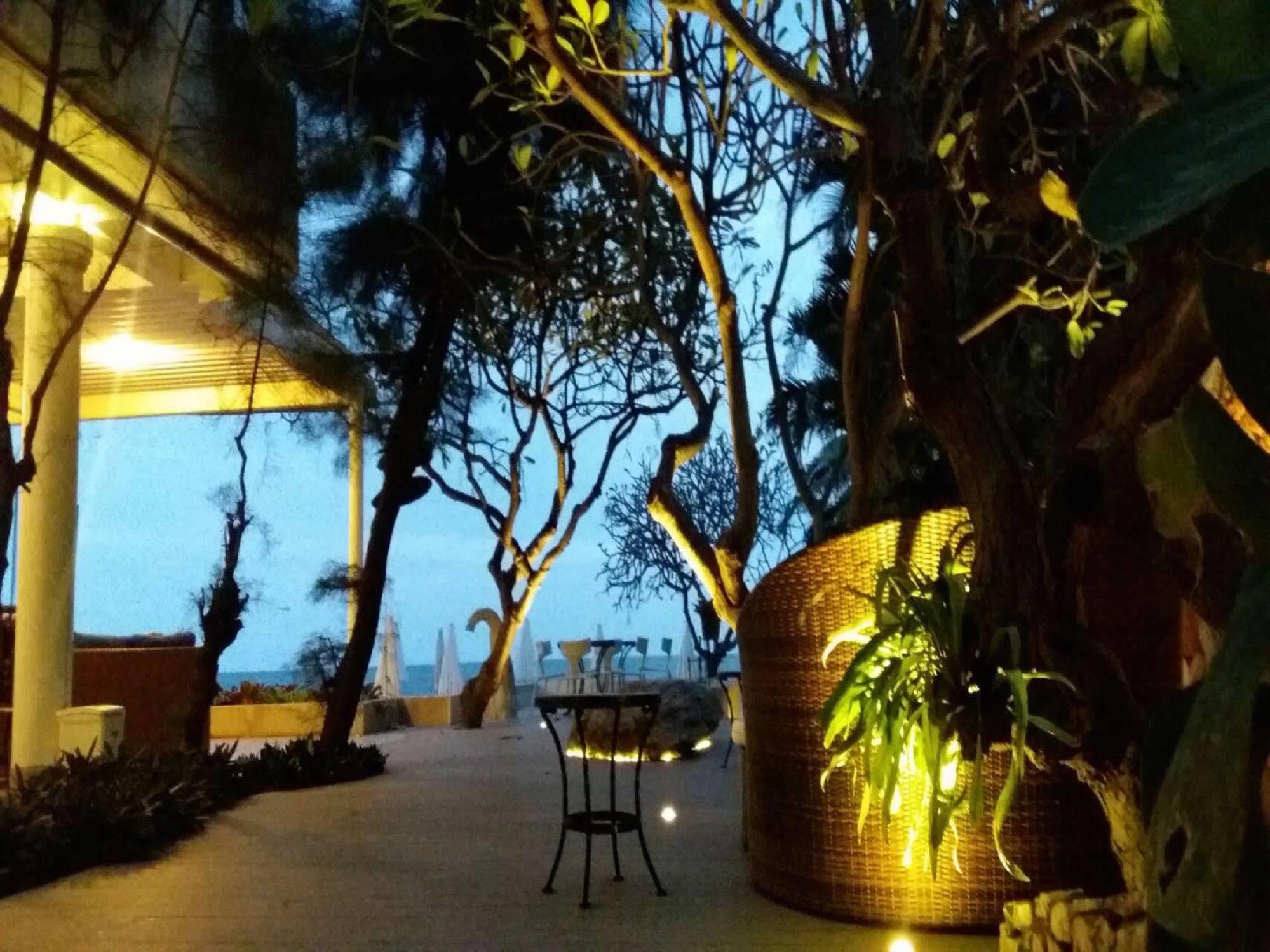 Отель Nern Beachfront